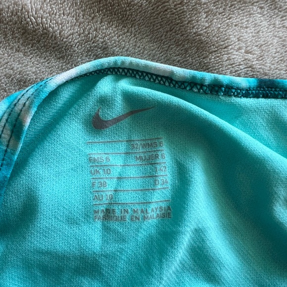 Nike one piece swimsuit. Size 32 - Picture 3 of 3